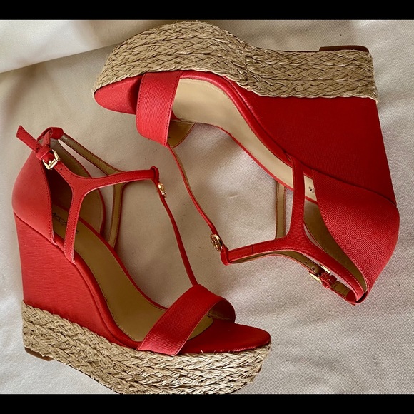 Michael Michael Kors Kerri T-strap Wedge - Picture 8 of 14